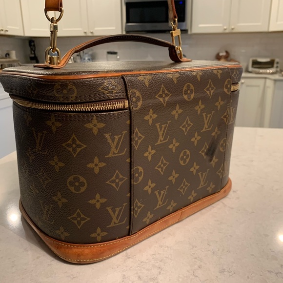 LV Cosmetics Travel Case - Picture 5 of 6